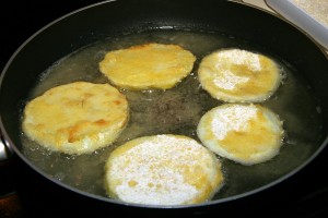 Frying The White Scallop Squash